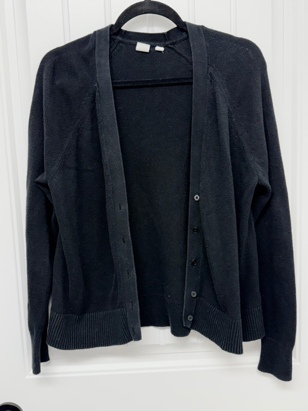 GAP Classic Black Women's V-Neck Button long sleeve cardigan size small